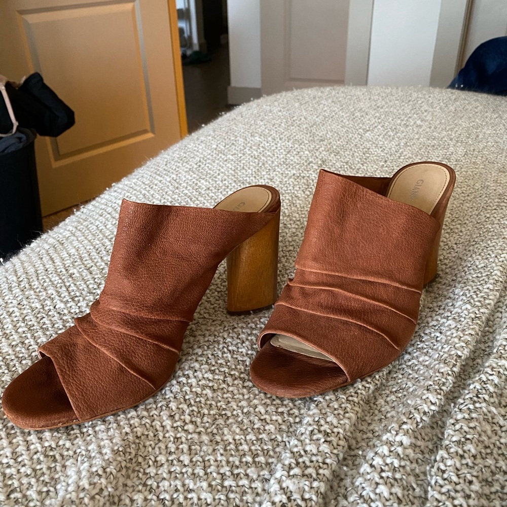 Giani Bini leather brown heels